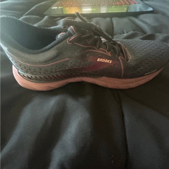 Brooks - Picture 2 of 3